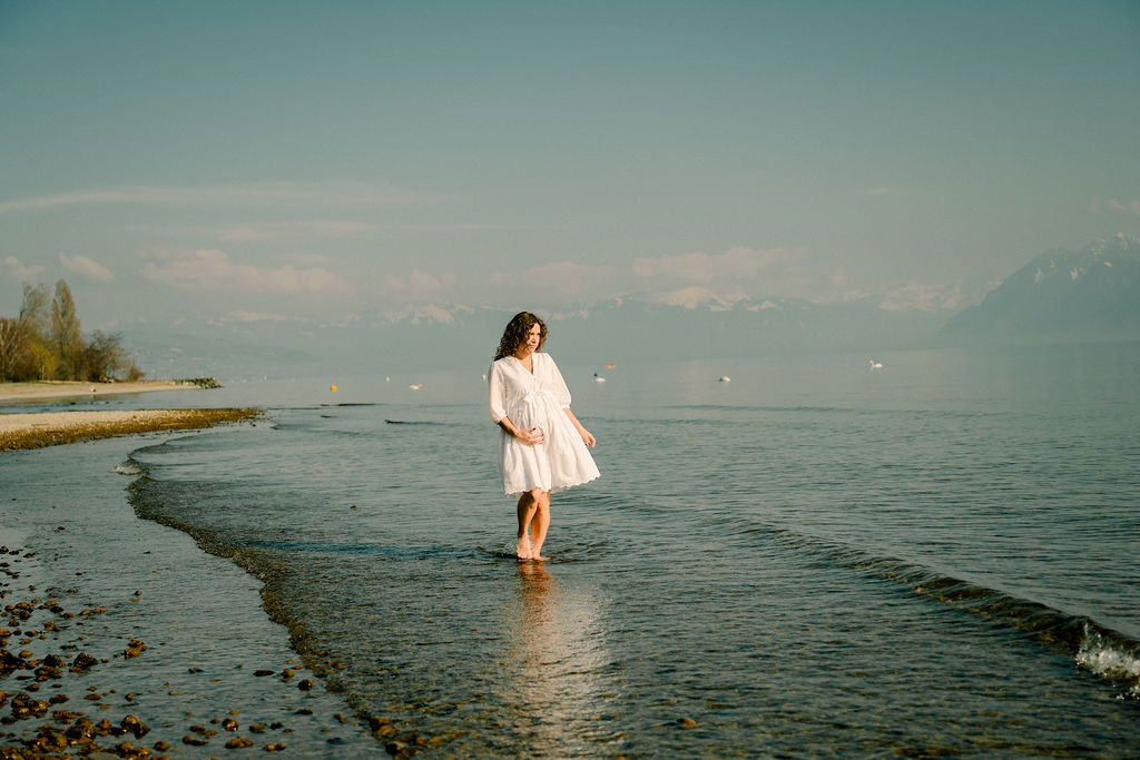 photographe maternité plage Lausanne coucher de soleil