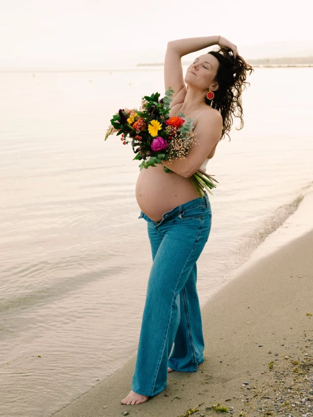 Beautiful mama 🤍🌸

Pregnancy sessions and first moment with newborn babies are such a blessing to photograph. I really love these sessions, especially when surrounded by nature 🩵🌸🌊 
Can’t wait to meet your baby 🫶🏻☺️

#pregnancy #seancegrosesse #swissphotographer #lausannephotographer #genevaphotographer #zurichphotographer #photographelausanne #photographesuisseromande #grossesse #allaitement #feminité #motherhood #mommytobe #mommybloom