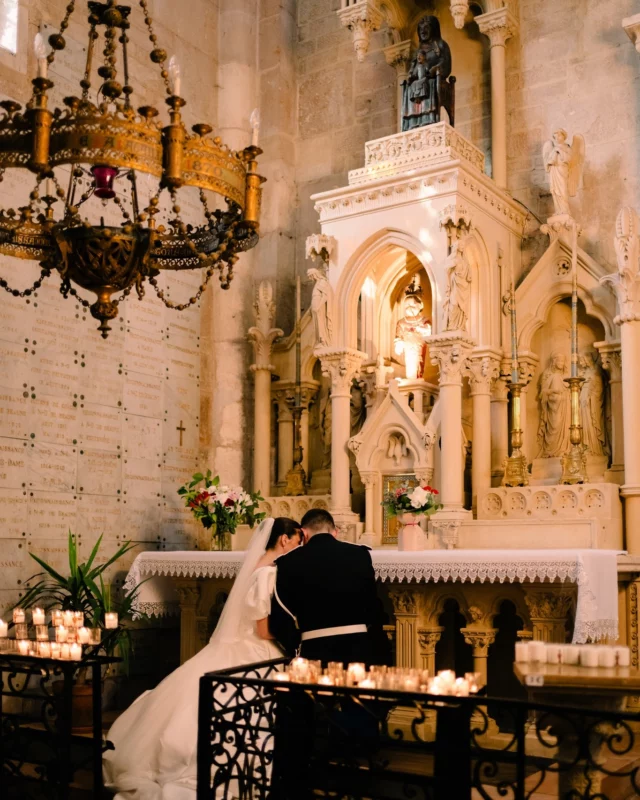 Sous ton voile de tendresse ✨

 🎞️Booking 2026 : Eleonorelanglois.com

#frenchdestinationwedding #weddingdetails
#frenchweddingstyle #photographemariagesuisse #destinationweddingphotographer #photographegeneve #photographelausanne #photographeannecy #sinspirersemarier #swissphotographer #destinationwedding  #nikonphotographer #weddingdetails #elegantwedding #photographebourgogne #genevaphotographer #photographeauvergnerhonealpes #frenchchateauwedding #photographebourgogne #mariagebourgogne #elegantwedding #mariagebeaujolais #lausannephotographer #swissphotographer #mariageprovence #mariagebourgogne #photographelausanne #zurichphotographer #mariagemilitaire #mariagecatholique