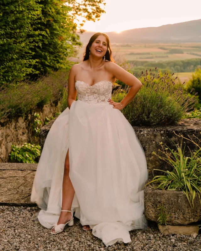 Beautiful bride and sunset ☀️🎞️❤️‍🔥

Hair and make up @maylybe.beauty 
Dress @belleenblanc_lausanne 

#frenchdestinationwedding #weddingdetails
#frenchweddingstyle #photographemariagesuisse #destinationweddingphotographer #photographegeneve #photographelausanne #photographeannecy #sinspirersemarier #swissphotographer #destinationwedding #nikonphotographer #weddingdetails #elegantwedding #photographebourgogne #genevaphotographer #photographeauvergnerhonealpes #frenchchateauwedding #photographebourgogne #mariagebourgogne #elegantwedding #mariagebeaujolais #lausannephotographer #swissphotographer #mariageprovence #mariagebourgogne #photographelausanne #zurichphotographer