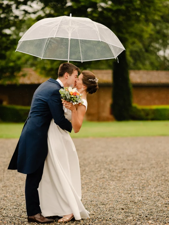 La pluie des matins de septembre 💦
N’effacera pas la chaleur dans nos cœurs 
Embrasés par les souvenirs d’été 🌞🌞🌞 

#lapoesiecestpasmonfort 💌 Booking 2026 : eleonorelanglois.com

#frenchdestinationwedding #weddingdetails
#frenchweddingstyle #photographemariagesuisse #destinationweddingphotographer #photographegeneve #photographelausanne #photographeannecy #sinspirersemarier #swissphotographer #destinationwedding #nikonphotographer #weddingdetails #elegantwedding #photographebourgogne #genevaphotographer #photographeauvergnerhonealpes #frenchchateauwedding #photographeprovence  #provenceweddingphotographer  #elegantwedding #mariagebeaujolais #lausannephotographer #swissphotographer #mariageprovence #mariagebourgogne #photographelausanne #zurichphotographer #mariagemarseille  #mariagecatholique